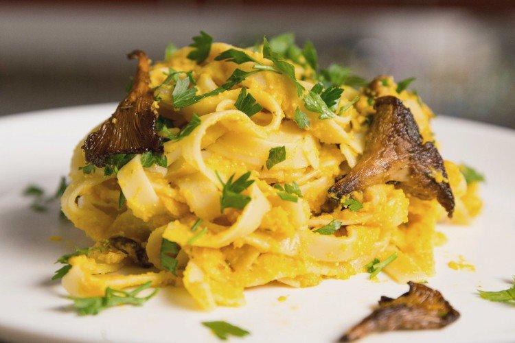 Pasta con setas y salsa de calabaza - recetas