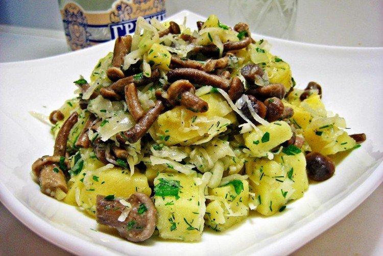 Ensalada sustanciosa con setas y col - recetas