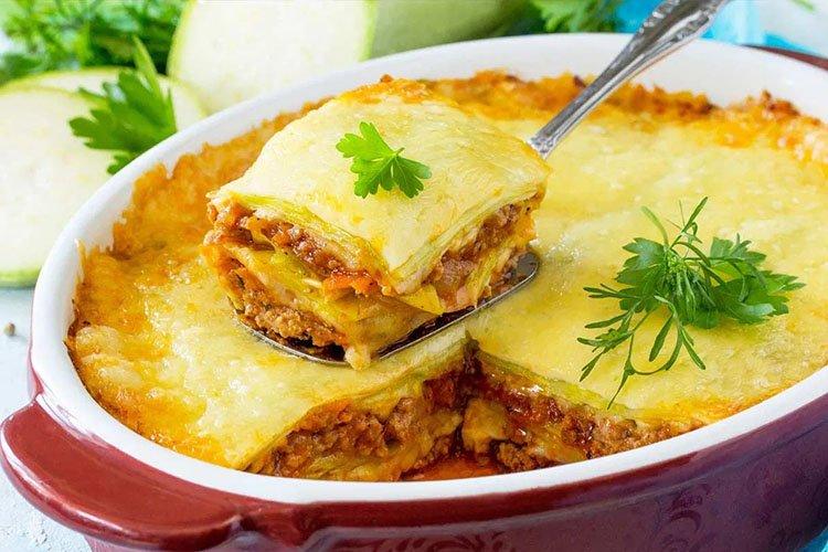 Gratinado de carne con calabacín - Recetas de platos de calabacín