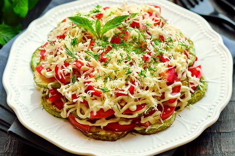 Pasta con calabacín frito - Recetas de platos de calabacín