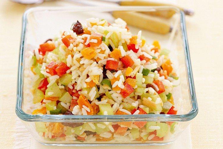 Ensalada de verduras con arroz - Recetas de platos de arroz