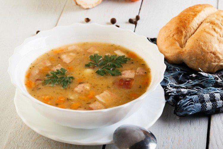 Sustanciosa sopa de arroz con tocino - Recetas de platos de arroz