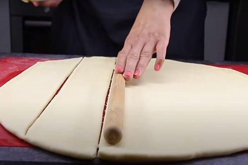 Panecillos de masa de levadura con manzanas - recetas paso a paso