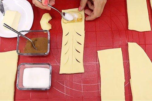 Panecillos de masa de levadura con manzanas - recetas paso a paso