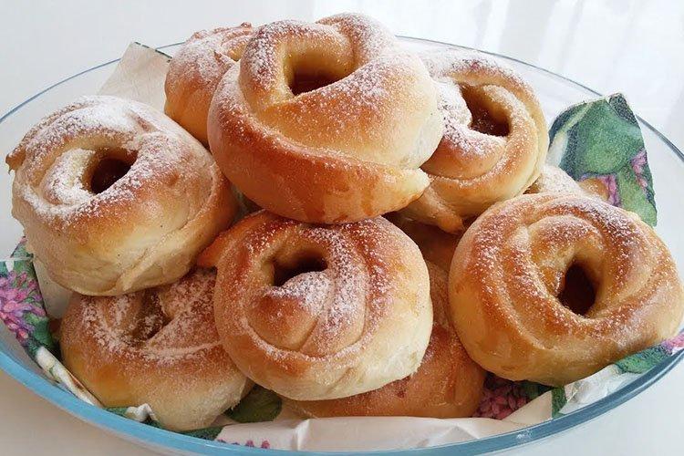 Bollería de masa de levadura con mermelada - recetas