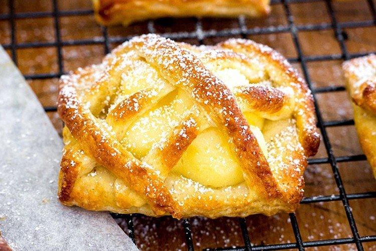 Panecillos de masa de levadura con crema de leche - recetas