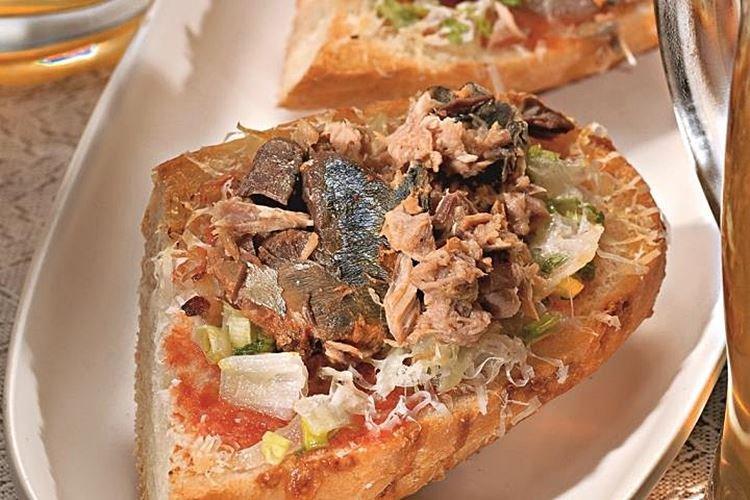 Hot fish sandwiches for New Year 2021 - recipes