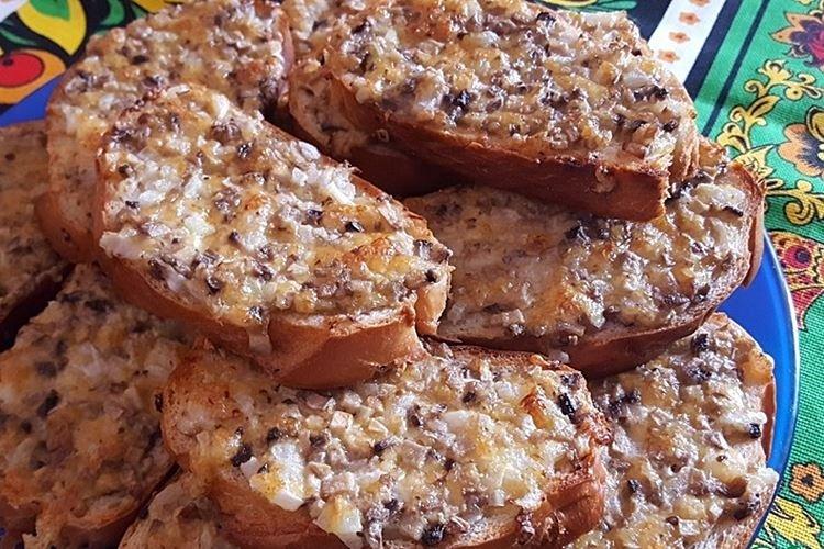 Hot mushroom sandwiches for New Year 2021 - recipes
