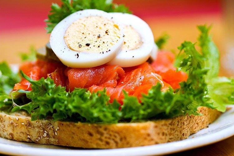 Sandwiches mit Lachs und Gemüse - Rezepte