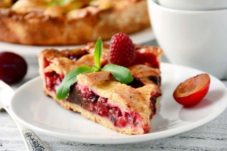 Pastel rápido de ciruelas para el té - recetas