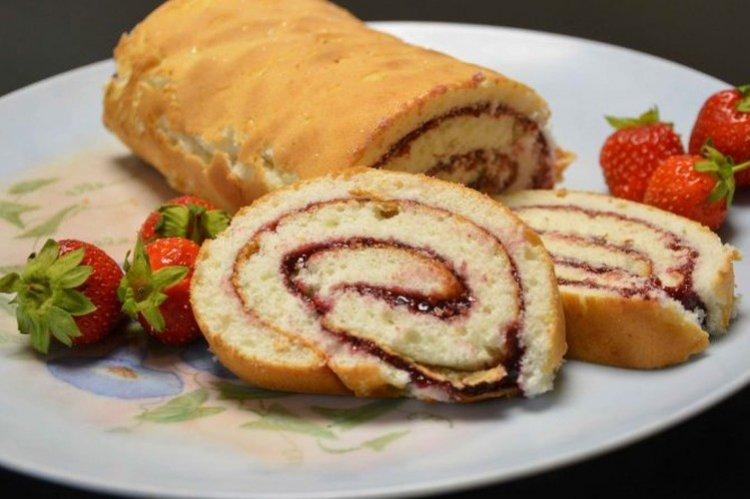 Pastel rápido en forma de rollo para el té - recetas