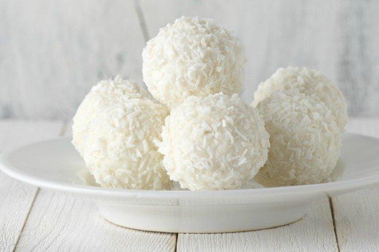 Homemade Raffaello - What to Feed Guests Inexpensively, Deliciously, and Quickly