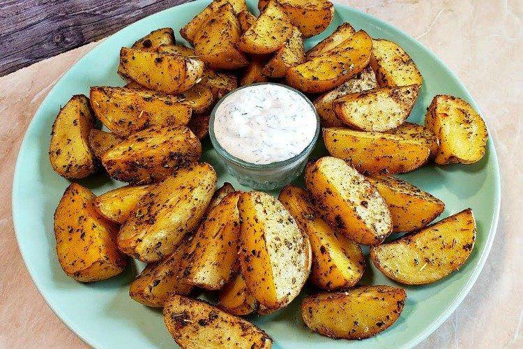 Country-Style Potatoes with Sauce - What to Feed Guests Recipes