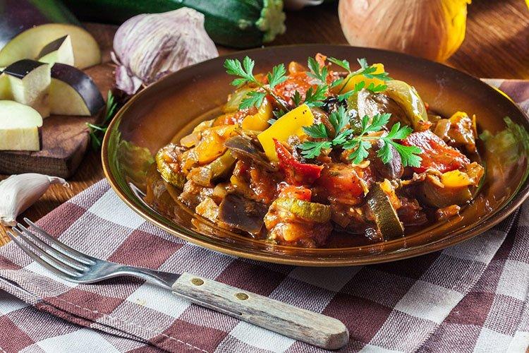 Estofado de patata y carne - Qué cocinar con carne picada y patatas recetas