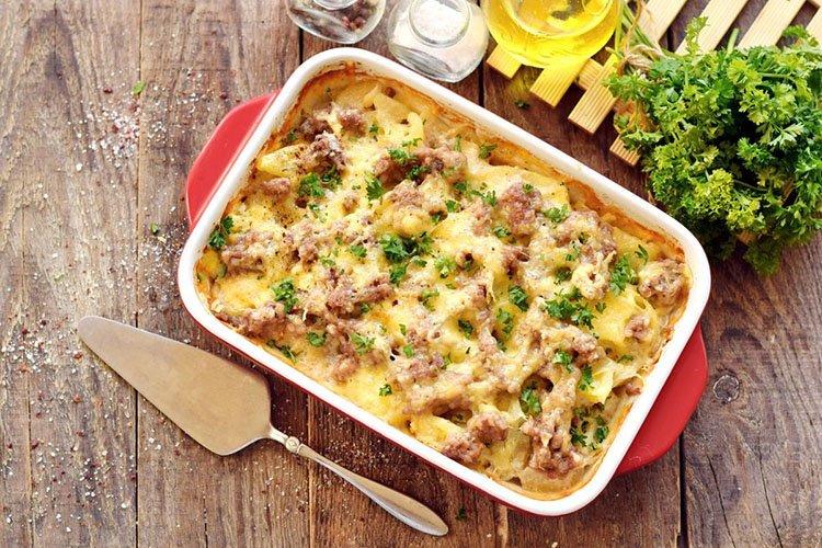Gratinado de patata con carne picada y berenjenas - Qué cocinar con carne picada y patatas recetas