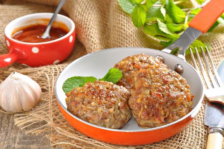 Albóndigas con patatas - Qué cocinar con carne picada