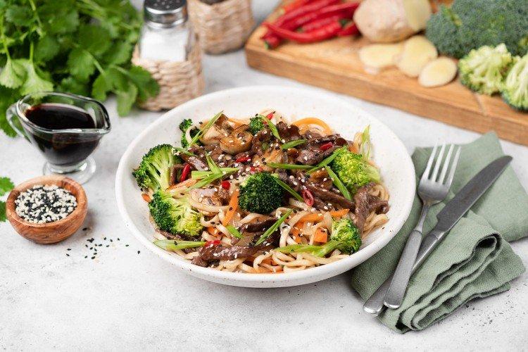 Noodles with Beef and Vegetables - What to Cook with Beef Recipes