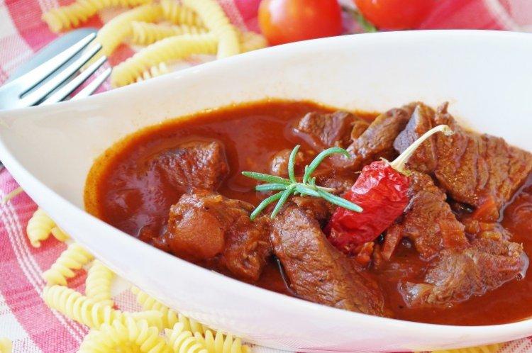 Beef in Tomato Sauce with Curry - What to Cook with Beef Recipes