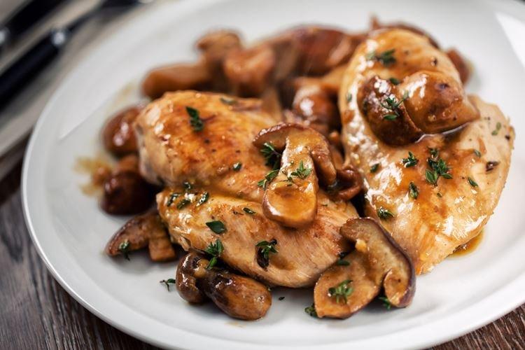 Pechuga de pollo con champiñones - Qué cocinar con pechuga de pollo