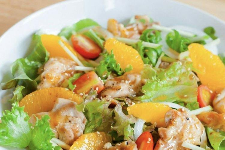Ensalada de pollo y naranja - Qué cocinar con pechuga de pollo