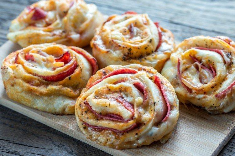 Puff Cinnabons with Bacon and Cheese - What to Cook with Puff Yeast Dough