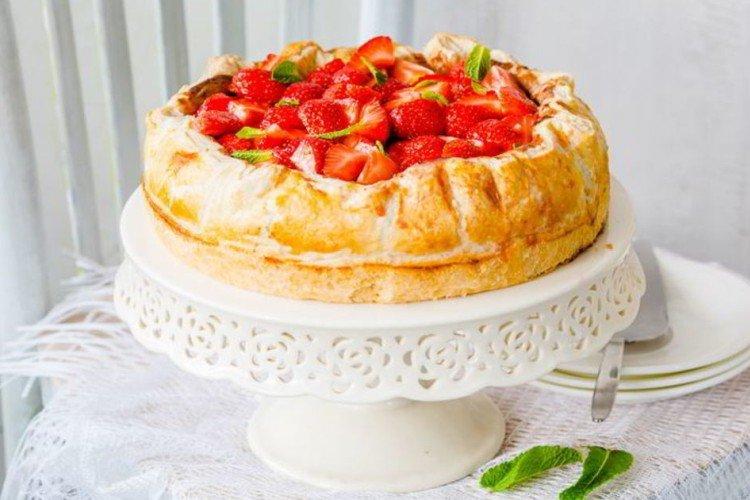 Puff Pastry Pie with Strawberries and Cottage Cheese - What to Cook with Puff Yeast Dough