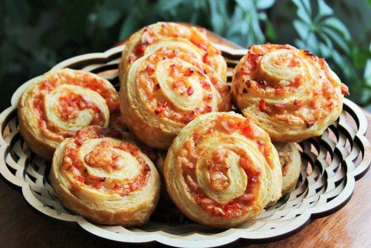 Dough Snails with Sausage and Mushrooms - What to Cook with Puff Yeast Dough