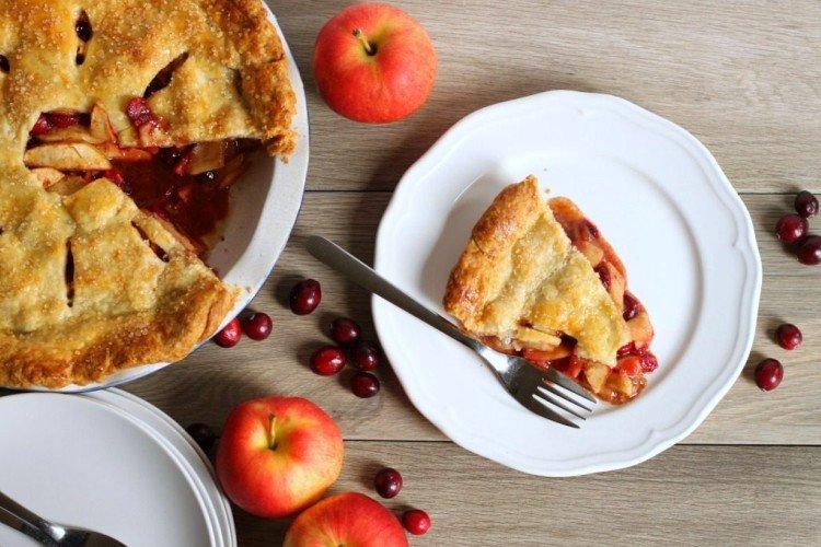 Puff Pastry Pie with Apples and Cranberries - What to Cook with Puff Yeast Dough