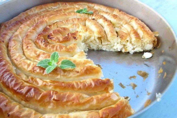 Ring Pie with Onions and Eggs - What to Cook with Puff Yeast Dough