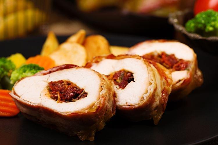 Turkey Roll with Sun-Dried Tomatoes - What to Cook for New Year 2021 Recipes