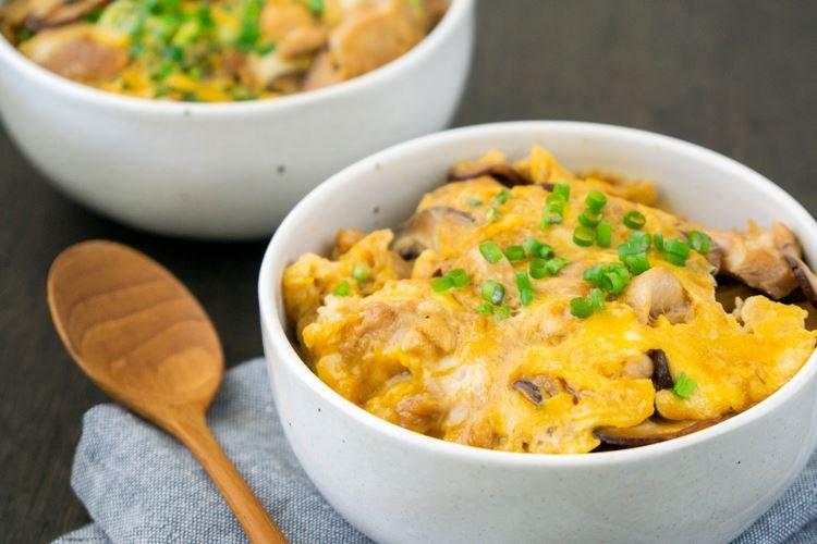 Oyakodon - What to Cook for Breakfast Quickly and Deliciously