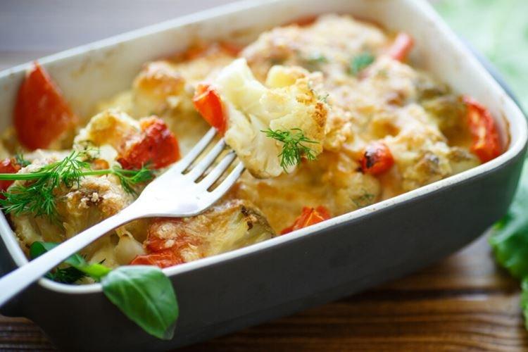 Cauliflower in the Oven with Tomatoes and Cheese - Recipes