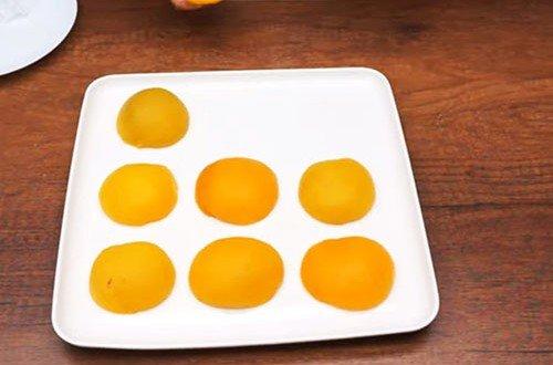 DIY Kids' Bees Cake - Step-by-Step Recipe