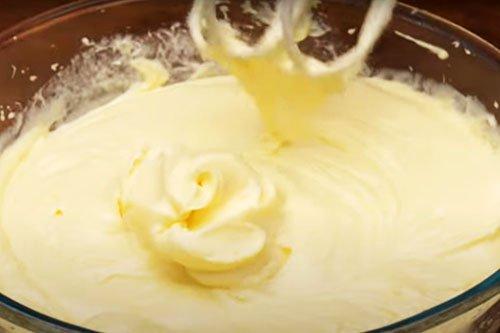 DIY Kids' Bees Cake - Step-by-Step Recipe