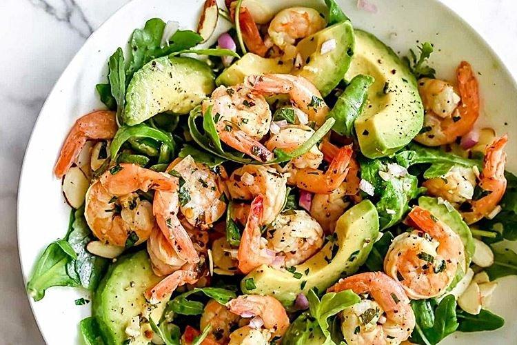 Ensalada dietética de camarones y aguacate - recetas