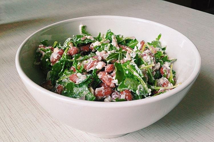 Ensalada dietética de frijoles rojos con queso crema - recetas