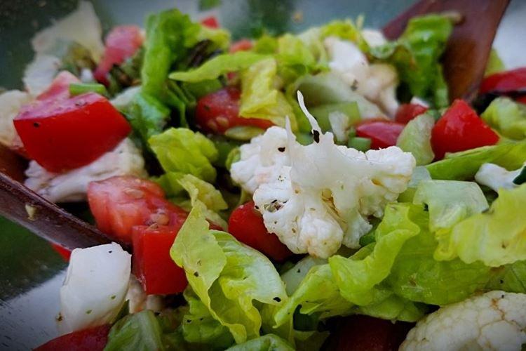 Ensalada dietética de verduras con coliflor - recetas