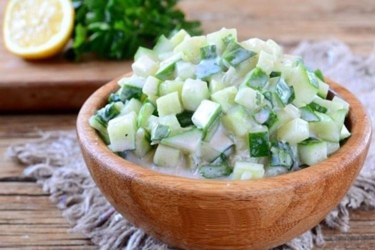 Ensalada dietética de pepino y menta - recetas