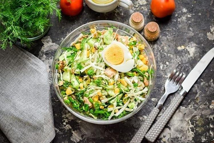 Ensalada dietética de col y atún - recetas