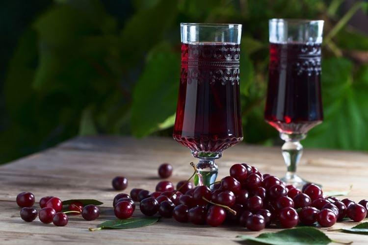 Cherry Wine with Pits - Homemade Recipe