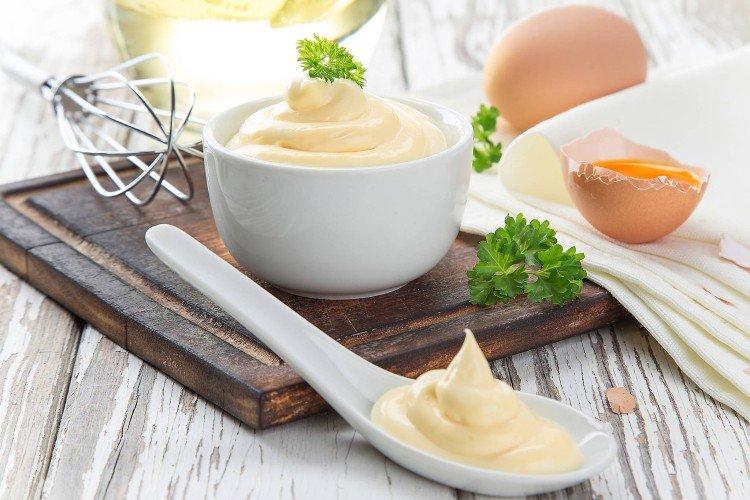 Hausgemachte Mayonnaise mit Essig - Rezept zur Zubereitung