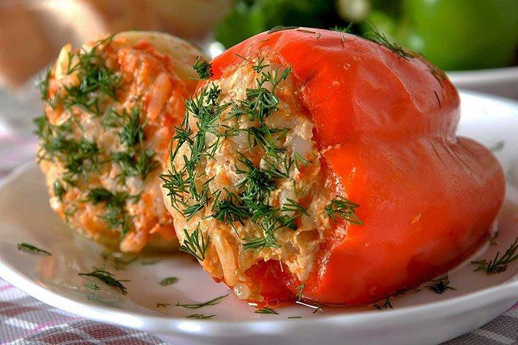 Pimientos rellenos en el microondas - recetas