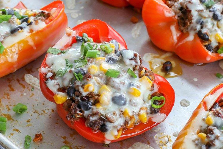 Pimientos rellenos de champiñones y pollo - recetas