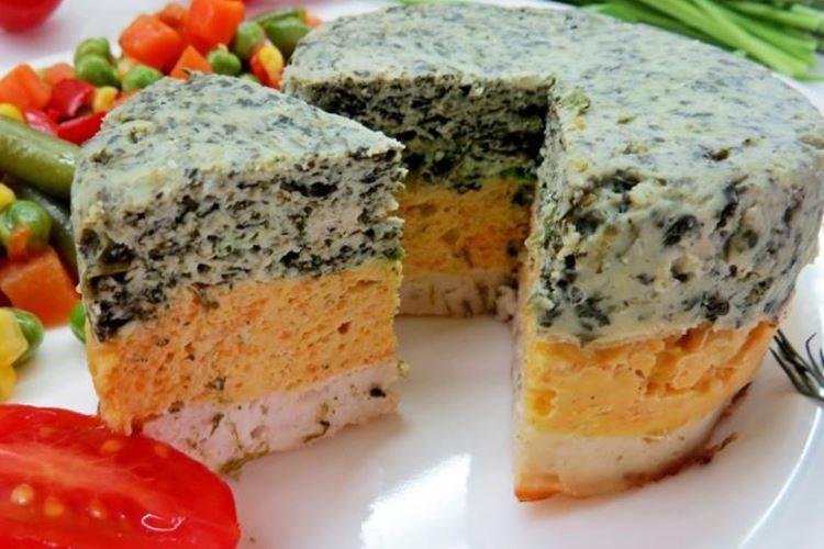 Cazuela de carne picada en capas de colores