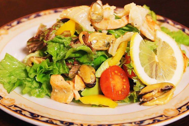 Ensalada de mariscos «Cóctel»