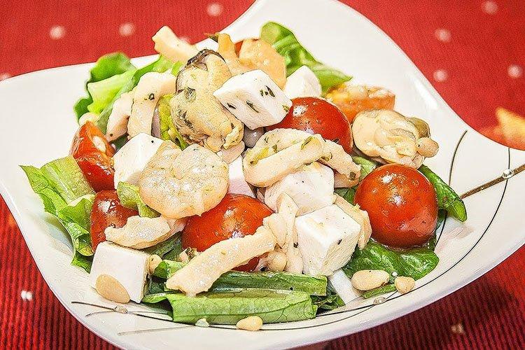 Ensalada de mariscos en aceite
