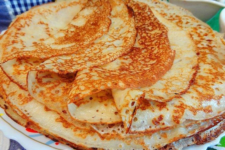Crepes de Cuaresma con agua con gas