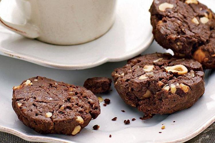 Galletas de chocolate con avellanas