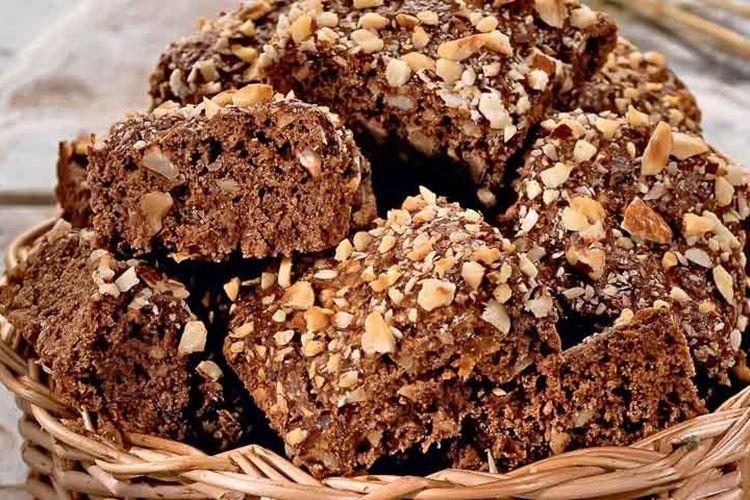 Galletas de chocolate con nueces, albaricoques secos y chocolate