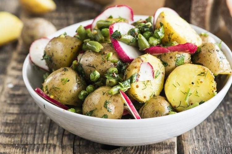 Ensalada de patata con rabanitos
